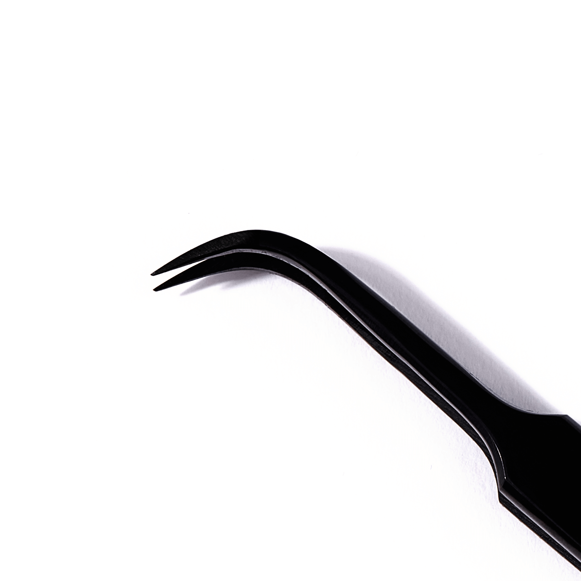 Light Volume Jamaica Tweezer- Black Lava - Eyeland Lash