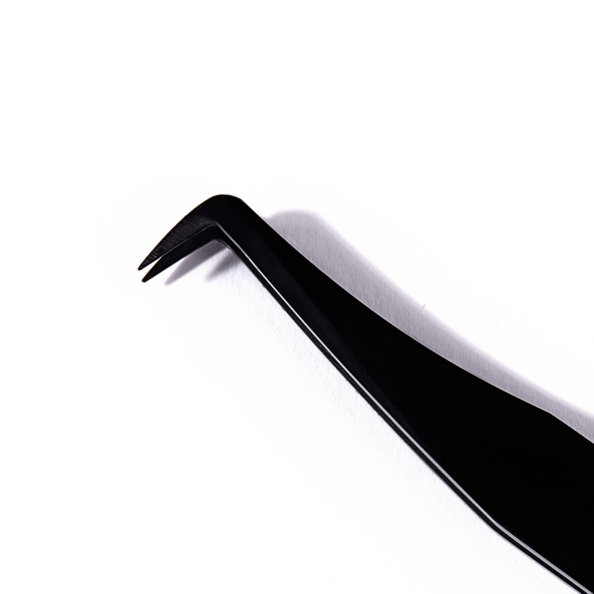 Light Volume Palawan Tweezer - Black Lava - Eyeland Lash