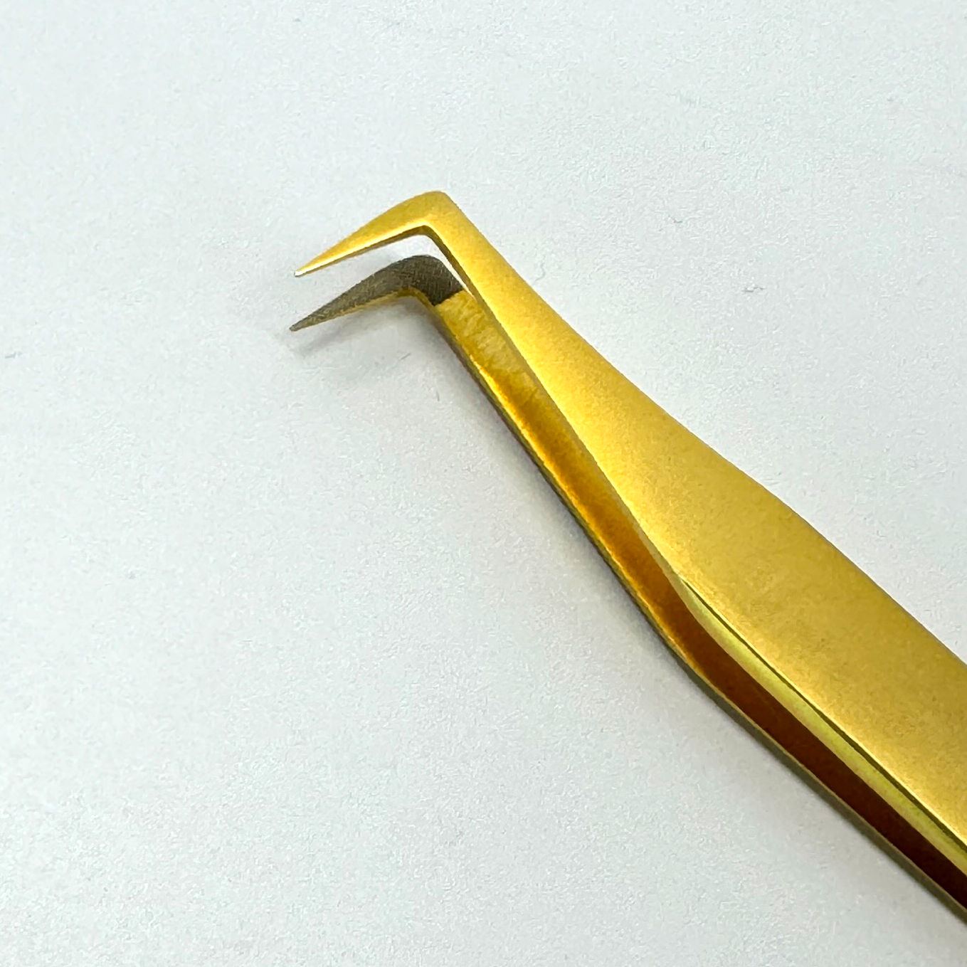 Palawan Tweezer - Pineapple Gold Collection - Eyeland Lash
